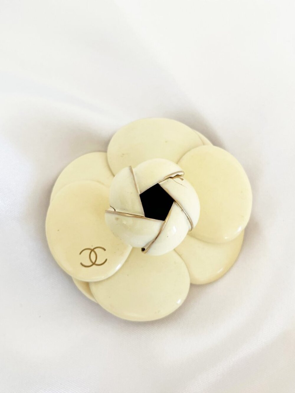 CHANEL Paris Camellia Flower Brooch White Resin Vintage Cream CC Logo Pin